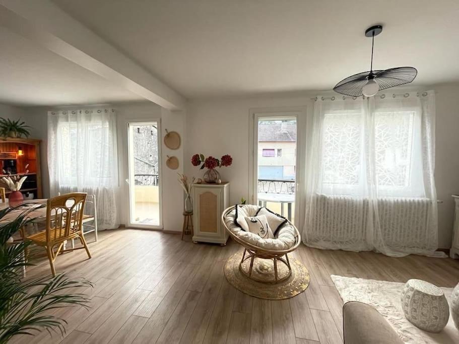Superbe Appartement Avec Salle De Jeux Vaux-lès-Saint-Claude Exterior photo